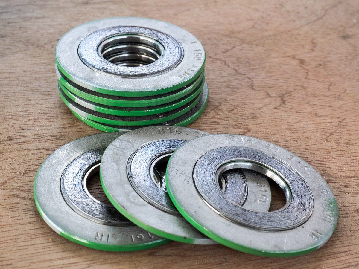 SPIRAL WOUND GASKET [METAFLEX GASKET] 18" CL300 SS316 GRAPHITE FILLED W/CS OUTER RING AND SS 316L INNER RING ASME B16.20